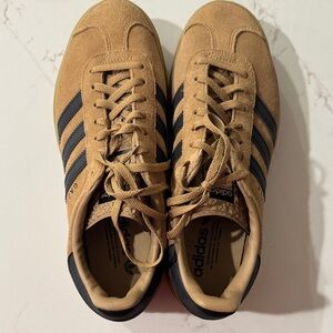 Adidas women’s  Camel and black Sneakers